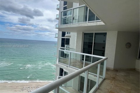 Condominio en alquiler en Sunny Isles Beach, Florida, 2 dormitorios, 156.08 m2 № 2009668 - foto 15