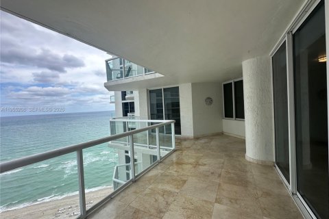 Condominio en alquiler en Sunny Isles Beach, Florida, 2 dormitorios, 156.08 m2 № 2009668 - foto 14