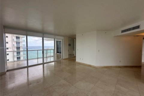 Condominio en alquiler en Sunny Isles Beach, Florida, 2 dormitorios, 156.08 m2 № 2009668 - foto 3