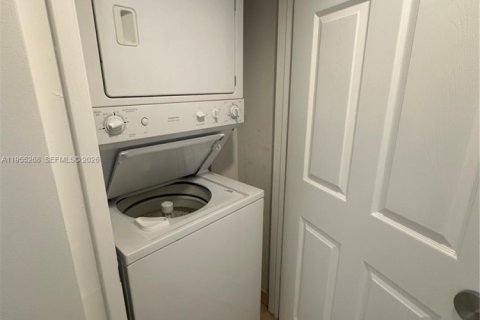 Condominio en alquiler en Sunny Isles Beach, Florida, 2 dormitorios, 156.08 m2 № 2009668 - foto 29