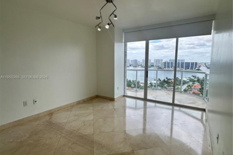 Condominio en alquiler en Sunny Isles Beach, Florida, 2 dormitorios, 156.08 m2 № 2009668 - foto 24