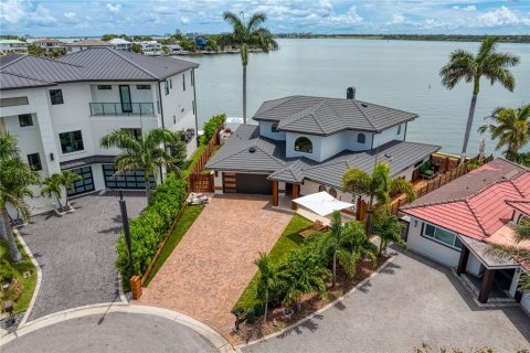House in Belleair Beach, Florida 3 bedrooms, 299.61 sq.m. № 1657415 - photo 13