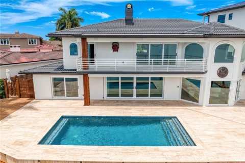 House in Belleair Beach, Florida 3 bedrooms, 299.61 sq.m. № 1657415 - photo 12