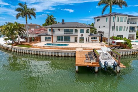 House in Belleair Beach, Florida 3 bedrooms, 299.61 sq.m. № 1657415 - photo 8