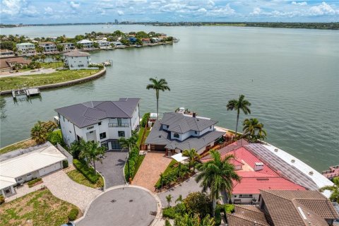 House in Belleair Beach, Florida 3 bedrooms, 299.61 sq.m. № 1657415 - photo 21