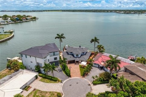 House in Belleair Beach, Florida 3 bedrooms, 299.61 sq.m. № 1657415 - photo 20