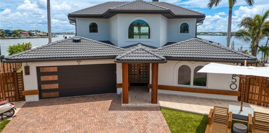 House in Belleair Beach, Florida 3 bedrooms, 299.61 sq.m. № 1657415