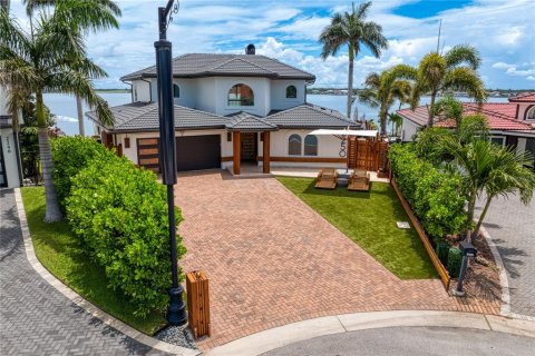 House in Belleair Beach, Florida 3 bedrooms, 299.61 sq.m. № 1657415 - photo 5
