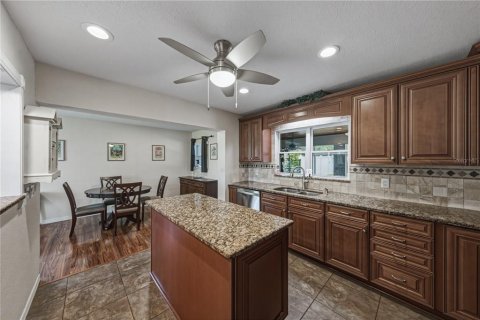 House in Dade City, Florida 2 bedrooms, 143.81 sq.m. № 2291571 - photo 29