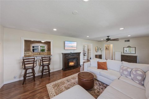 House in Dade City, Florida 2 bedrooms, 143.81 sq.m. № 2291571 - photo 13