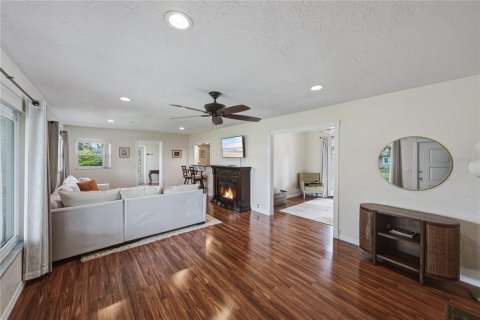 House in Dade City, Florida 2 bedrooms, 143.81 sq.m. № 2291571 - photo 12