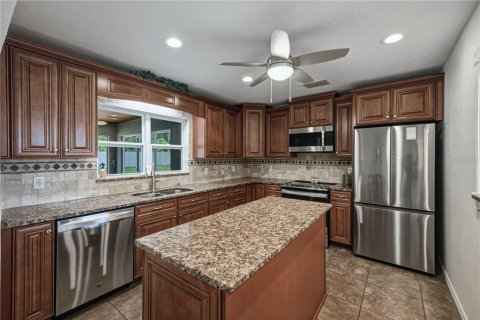 House in Dade City, Florida 2 bedrooms, 143.81 sq.m. № 2291571 - photo 26