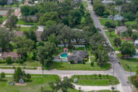 House in Dade City, Florida 2 bedrooms, 143.81 sq.m. № 2291571 - photo 6
