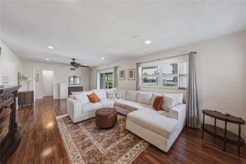 House in Dade City, Florida 2 bedrooms, 143.81 sq.m. № 2291571 - photo 17