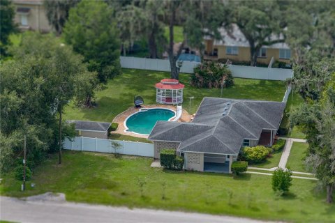 House in Dade City, Florida 2 bedrooms, 143.81 sq.m. № 2291571 - photo 7
