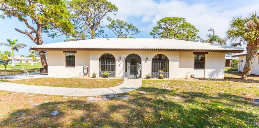 House in Nokomis, Florida 2 bedrooms, 131.74 sq.m. № 1716648