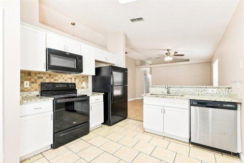 Villa ou maison à louer à Orlando, Floride: 3 chambres, 101.91 m2 № 2413930 - photo 4