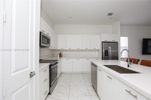 Купить виллу или дом в Мирамар, Флорида 3 спальни, 250.28м2, № 2028798 - фото 12