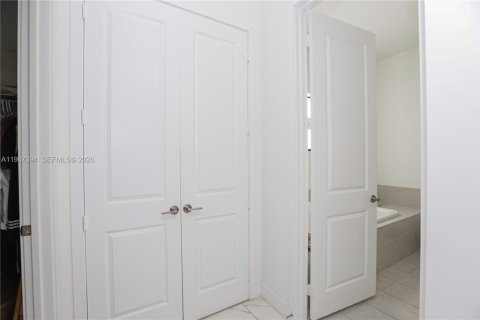 Купить виллу или дом в Мирамар, Флорида 3 спальни, 250.28м2, № 2028798 - фото 21