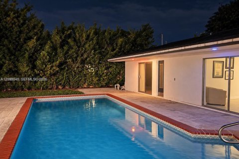 House in Miami, Florida 4 bedrooms, 207.08 sq.m. № 2393095 - photo 21