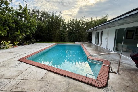 House in Miami, Florida 4 bedrooms, 207.08 sq.m. № 2393095 - photo 10