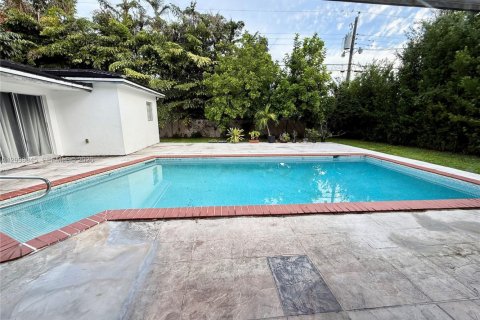 House in Miami, Florida 4 bedrooms, 207.08 sq.m. № 2393095 - photo 15