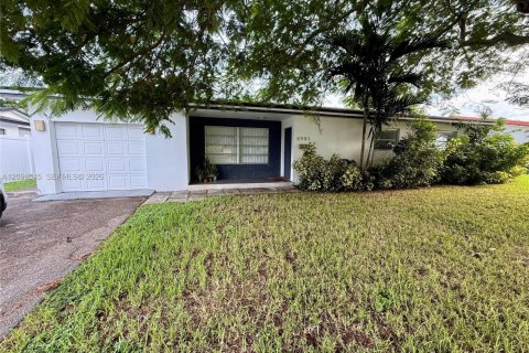 House in Miami, Florida 4 bedrooms, 207.08 sq.m. № 2393095