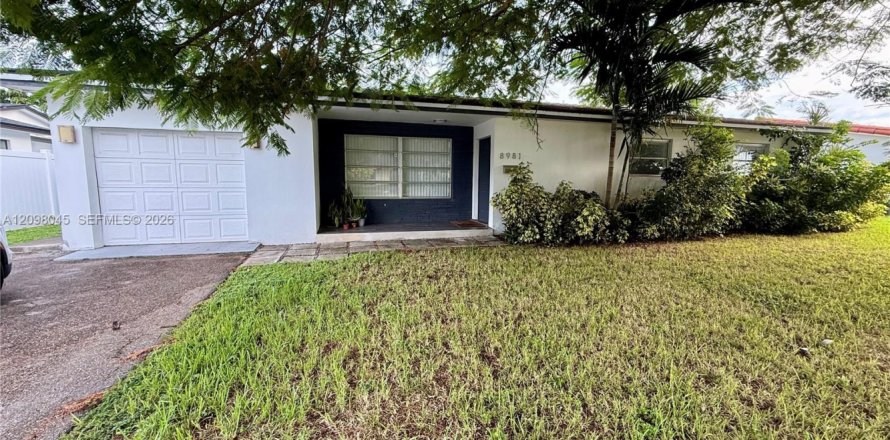 House in Miami, Florida 4 bedrooms, 207.08 sq.m. № 2393095