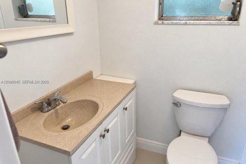 House in Miami, Florida 4 bedrooms, 207.08 sq.m. № 2393095 - photo 19