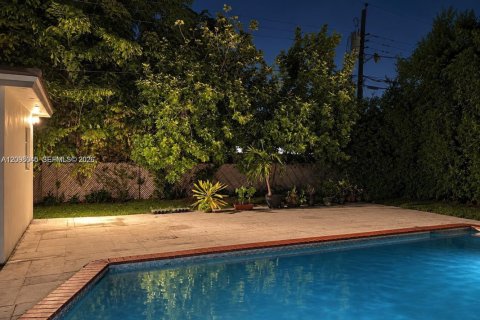 House in Miami, Florida 4 bedrooms, 207.08 sq.m. № 2393095 - photo 22