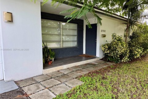 House in Miami, Florida 4 bedrooms, 207.08 sq.m. № 2393095 - photo 2