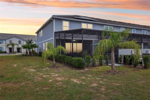 Townhouse in Davenport, Florida 5 bedrooms, 211.91 sq.m. № 1767639 - photo 2