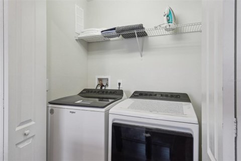 Townhouse in Davenport, Florida 5 bedrooms, 211.91 sq.m. № 1767639 - photo 27
