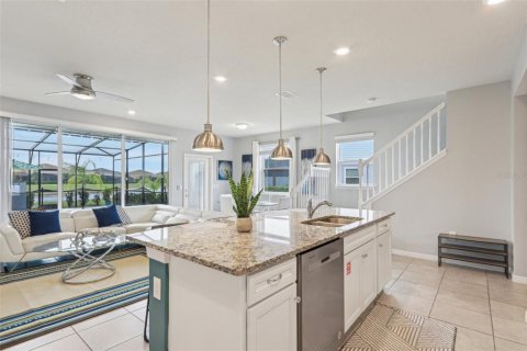 Townhouse in Davenport, Florida 5 bedrooms, 211.91 sq.m. № 1767639 - photo 11