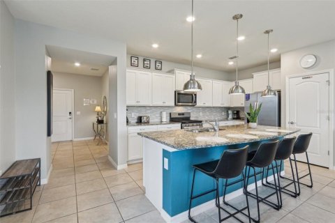 Townhouse in Davenport, Florida 5 bedrooms, 211.91 sq.m. № 1767639 - photo 9