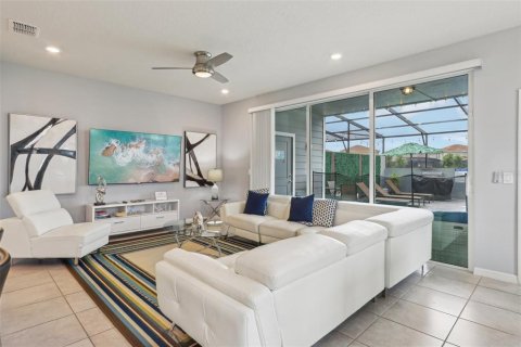 Townhouse in Davenport, Florida 5 bedrooms, 211.91 sq.m. № 1767639 - photo 15