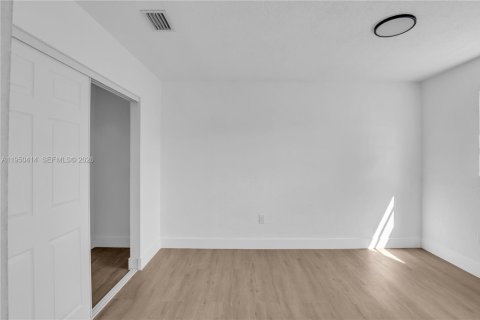 Villa ou maison à vendre à Miami Gardens, Floride: 4 chambres, 157.19 m2 № 2010897 - photo 18