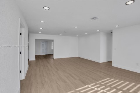 Villa ou maison à vendre à Miami Gardens, Floride: 4 chambres, 157.19 m2 № 2010897 - photo 3