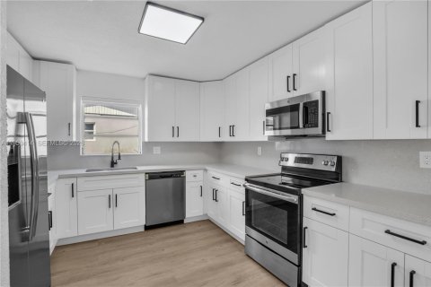 Villa ou maison à vendre à Miami Gardens, Floride: 4 chambres, 157.19 m2 № 2010897 - photo 7