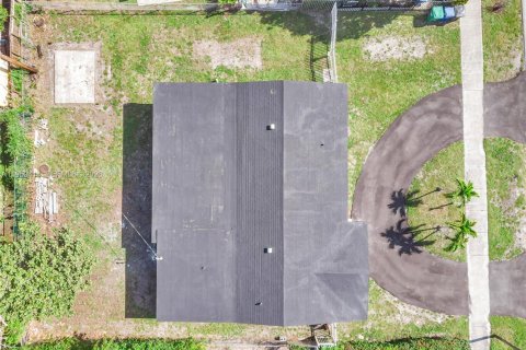 Villa ou maison à vendre à Miami Gardens, Floride: 4 chambres, 157.19 m2 № 2010897 - photo 25