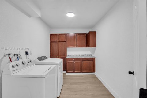 Villa ou maison à vendre à Miami Gardens, Floride: 4 chambres, 157.19 m2 № 2010897 - photo 9