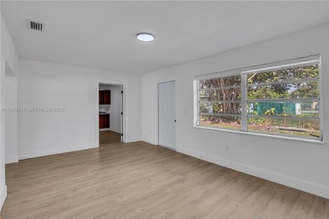 Villa ou maison à vendre à Miami Gardens, Floride: 4 chambres, 157.19 m2 № 2010897 - photo 6