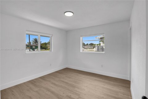 Villa ou maison à vendre à Miami Gardens, Floride: 4 chambres, 157.19 m2 № 2010897 - photo 11