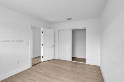 Villa ou maison à vendre à Miami Gardens, Floride: 4 chambres, 157.19 m2 № 2010897 - photo 19