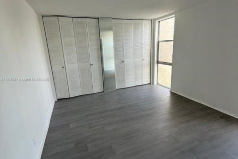 Condo in Lauderhill, Florida, 2 bedrooms  № 1973831 - photo 9