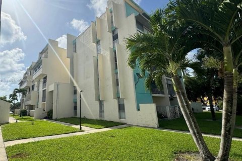 Condo in Lauderhill, Florida, 2 bedrooms  № 1973831 - photo 19