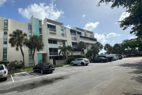 Condo in Lauderhill, Florida, 2 bedrooms  № 1973831 - photo 2