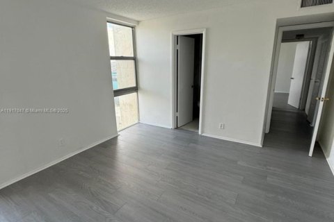 Condo in Lauderhill, Florida, 2 bedrooms  № 1973831 - photo 7