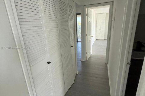 Condo in Lauderhill, Florida, 2 bedrooms  № 1973831 - photo 13