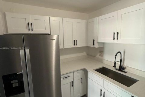 Condo in Lauderhill, Florida, 2 bedrooms  № 1973831 - photo 5